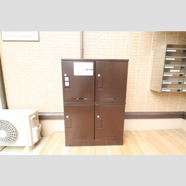 ヴァン・ヴェールおおたかの森　Ⅱ103号室 宅配ボックス