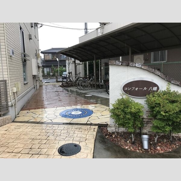 コンフォール八幡 エントランス