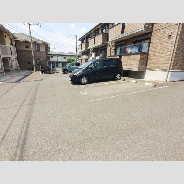 レフィナード鶴ヶ峰　Ⅲ 駐車場