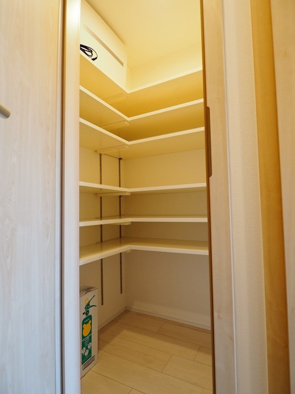 レジディア三軒茶屋4階 収納