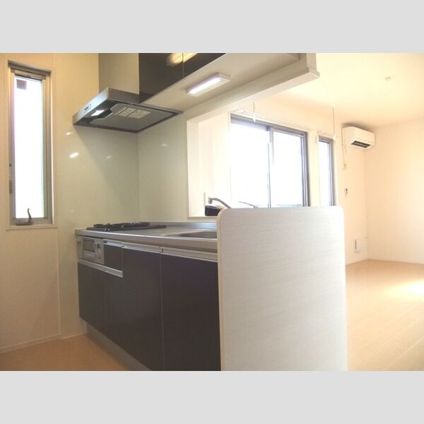 ノア・アン201号室 収納の多いシステムキッチン!