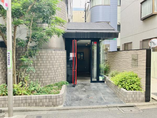 リシェス明大前1階 エントランス