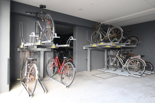 フェニックス川崎弐番館10階 駐輪場