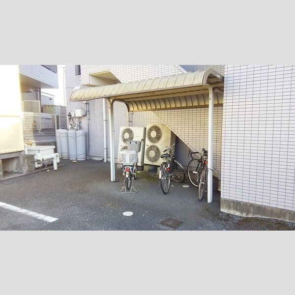 ヴェルドミール401号室 駐輪場