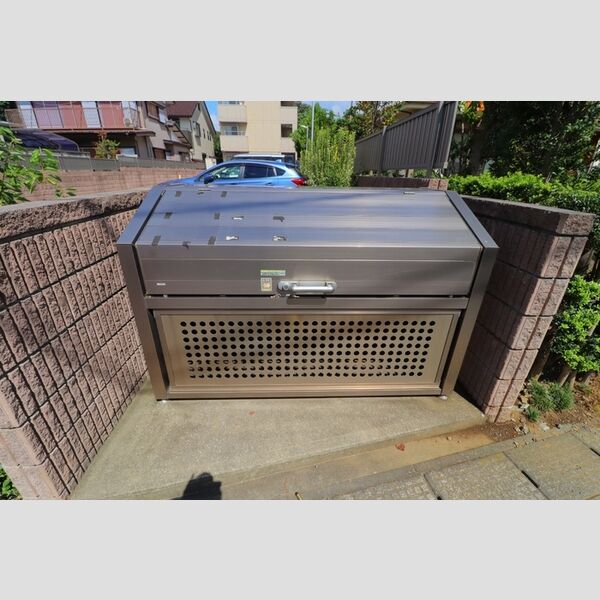 クレシア202号室 ゴミストッカー