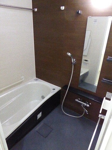 ライオンズタワー片瀬江ノ島 浴室　※2023年1月撮影