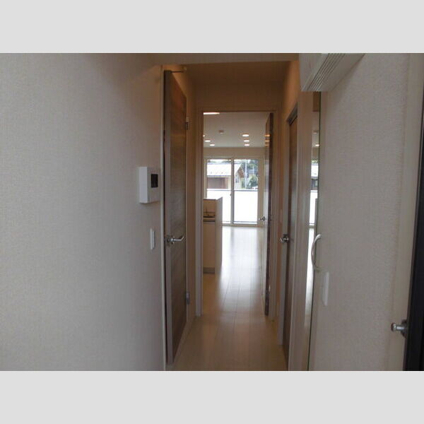 サンク フレール205号室 玄関～廊下～洋室