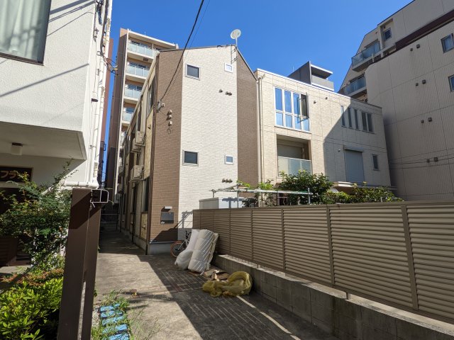 マルズモリシタ205号室 エントランス