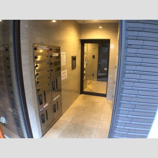 カーサ鈴 オートロック付きエントランス