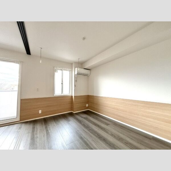 ルシアン　メゾン205号室 南側洋室