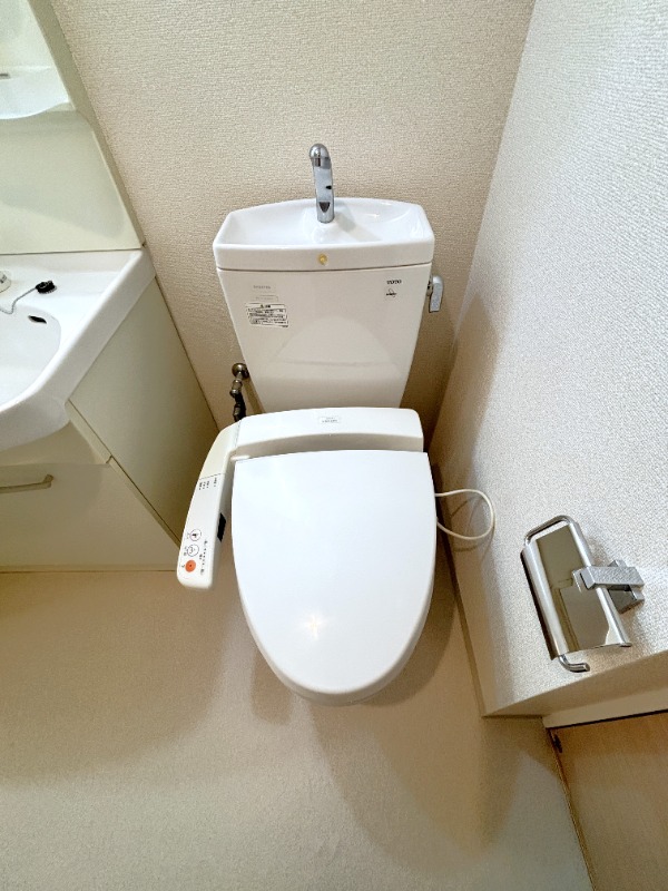 ＰＯＲＴＯ　ＰＡＲＴＩＲＥ　ＹＯＫＯＨＡＭＡ5階 トイレ