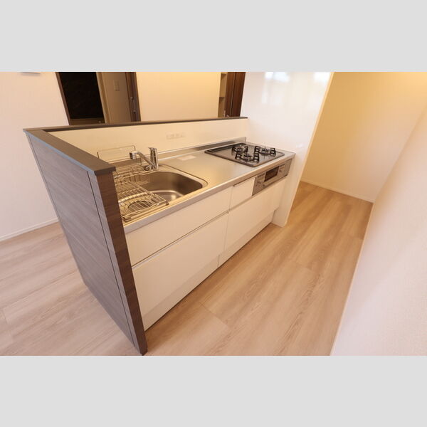 ベルク205号室 3口ガスコンロ付システムキッチン