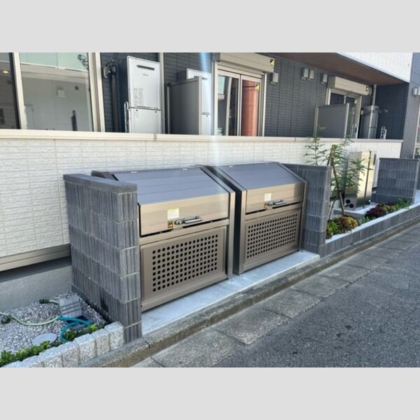 ルチェ・ソラーレ303号室 ゴミ置場