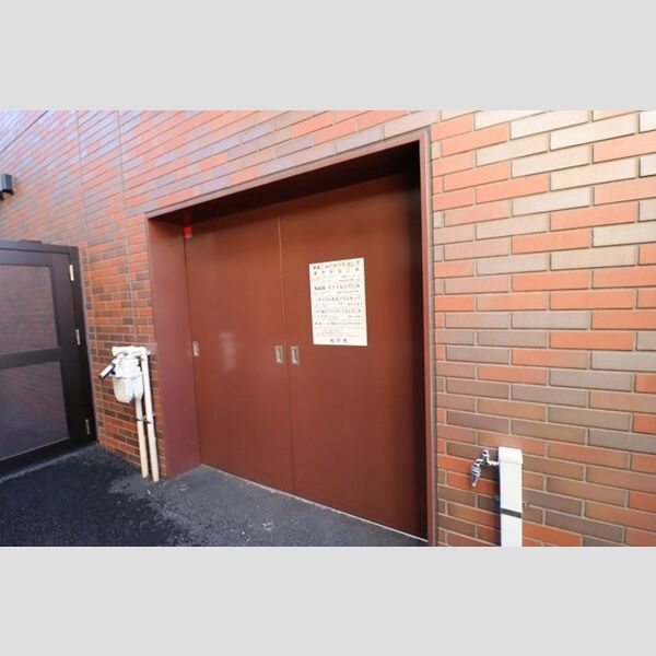 ロイヤルグレース道502号室 ゴミ箱