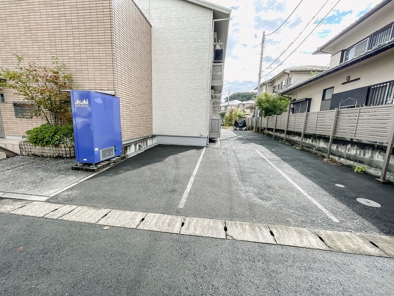 Ｌｉｂｅｒｔｅ小机1階 駐車場