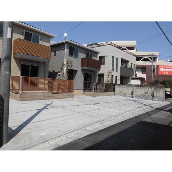 パル・ポゥローニアA棟 駐車場