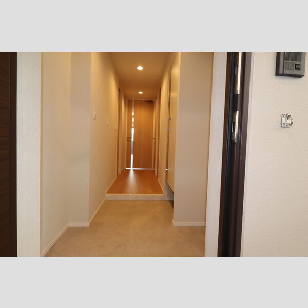 サンジョイアゼロ211号室 玄関