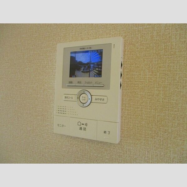 メゾンクオーレ103号室 カラーモニターホン