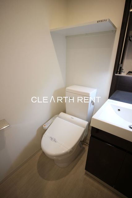 コンシェリア虎ノ門＜ＴＯＫＹＯ ＰＲＥＭＩＵＭ＞ 清潔感あるシャワー付きトイレ