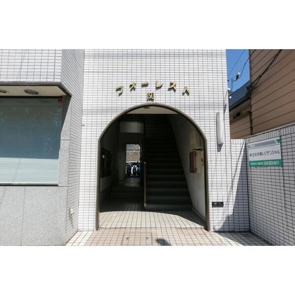 フォーレスト関 エントランス