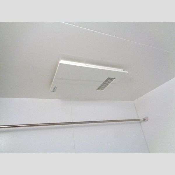 ストーク成城　Ⅰ Ⅰ201号室　浴室、24時間換気乾燥機