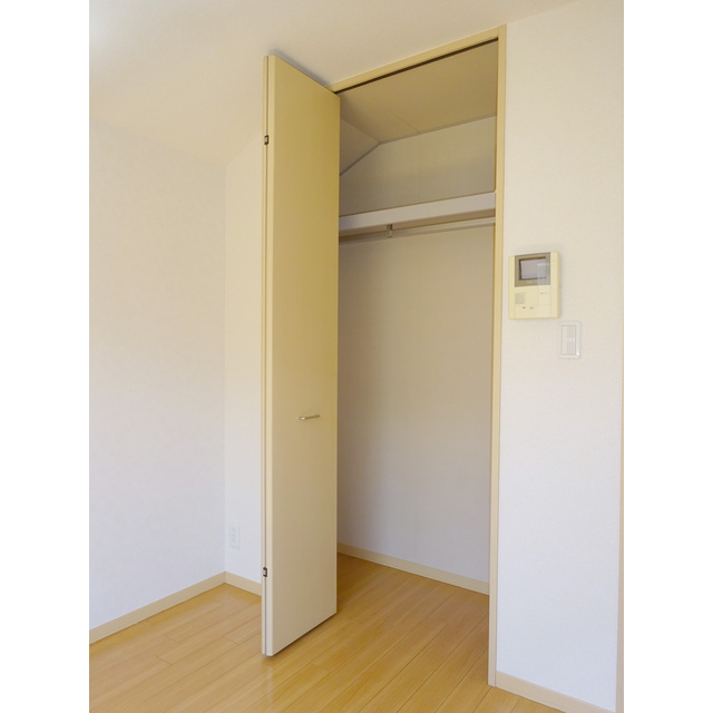 クリスタルコートＢ 奥行があり大容量の収蔵