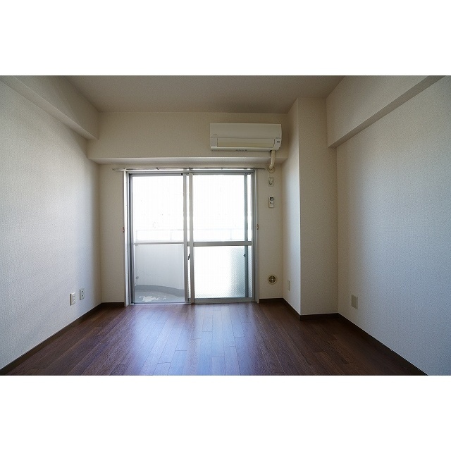 エレガンス綾瀬６0602号室 リビング