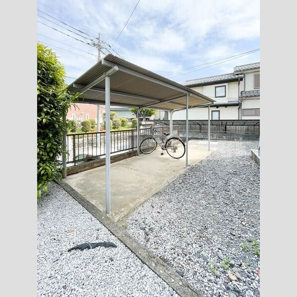 鴨下ハイツ　A 駐輪場