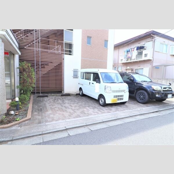 ボンヌシャンス 駐車場
