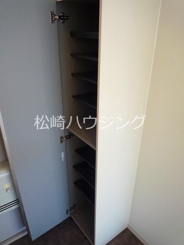 西落合苑 玄関