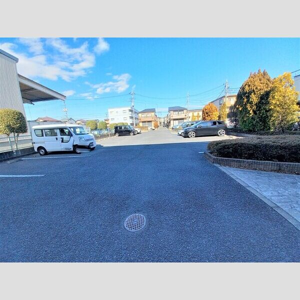 フォリオ春日部 駐車場