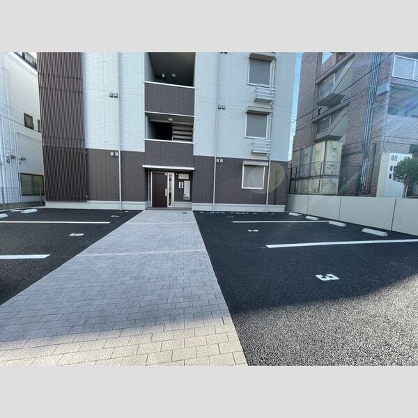 ルポ湘南 駐車場