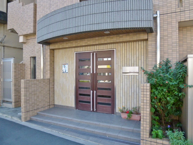 スカイフィールドⅡ 入口扉の奥にオートロック扉があります。