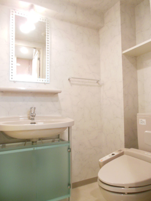 ガラ・ステーション四谷三丁目 独立洗面台・トイレ