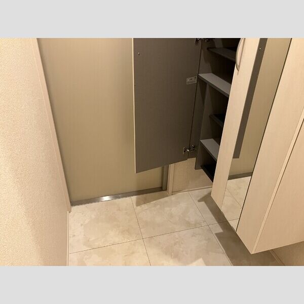 プランタン202号室 玄関