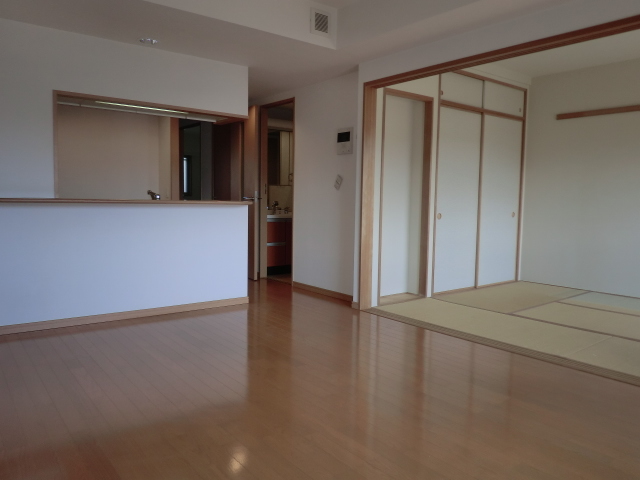 カッスル菊名0312号室 リビング