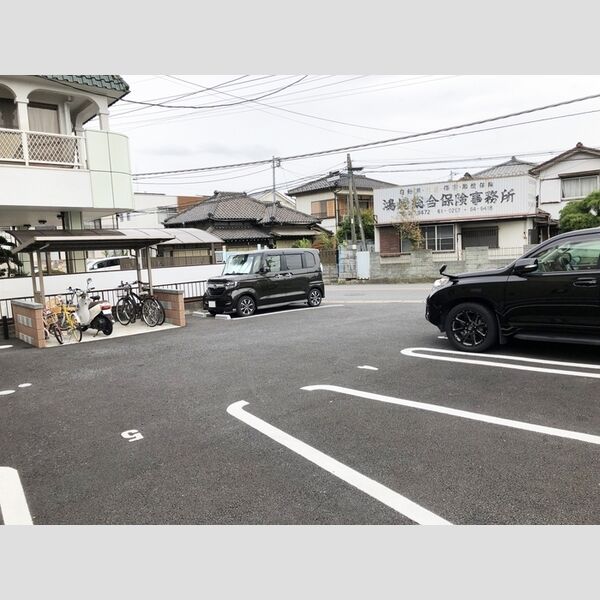 アン　リッシュ 駐車場