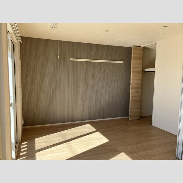 ルミエール瑞穂　参番館201号室 洋室