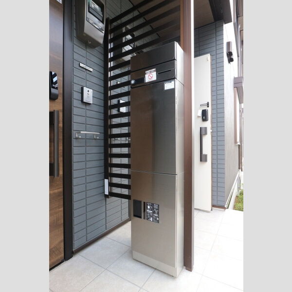 ソラーナ　フェリス202号室 宅配ボックス