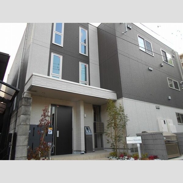 アヴァンセ新都心305号室 建物外観