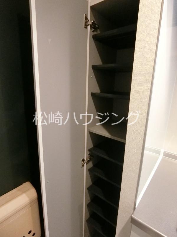 エミネントハウス2階 玄関