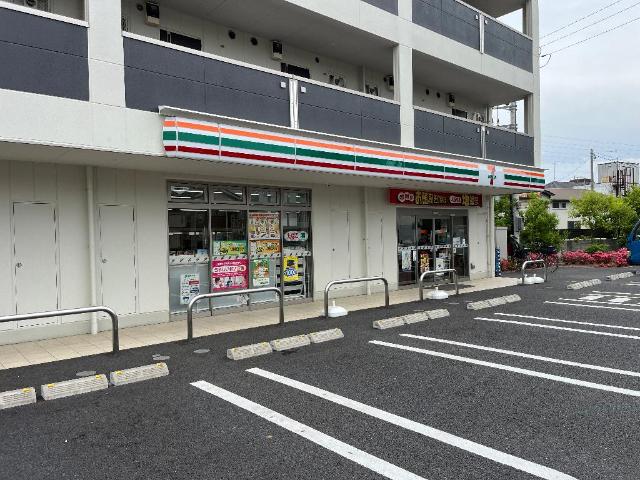 フローラ高野105号室 セブンイレブン足立興野2丁目店まで100ｍ