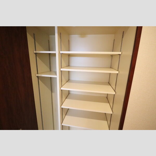 ノーブルヒルズ1005号室 玄関シューズボックス