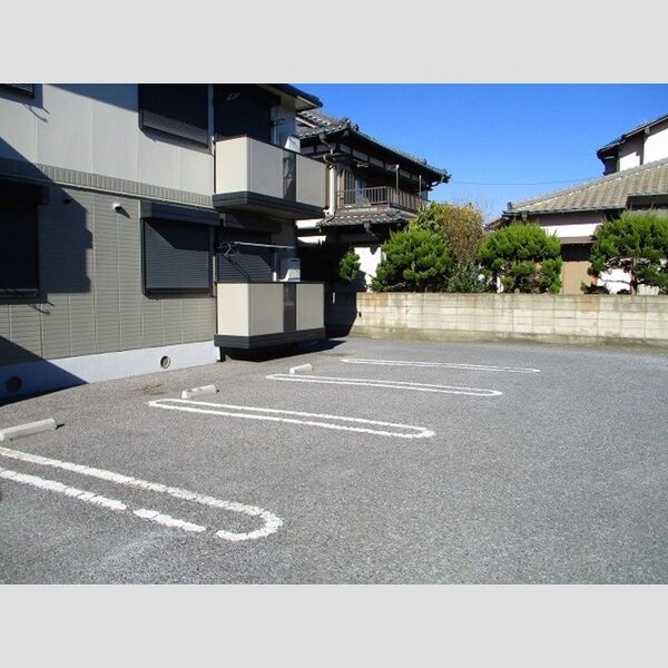 リヴェール 駐車場