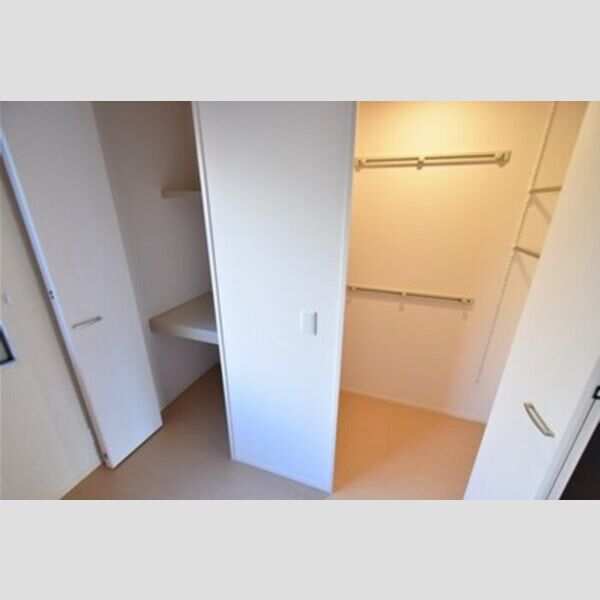 サンフローラ　A棟 収納