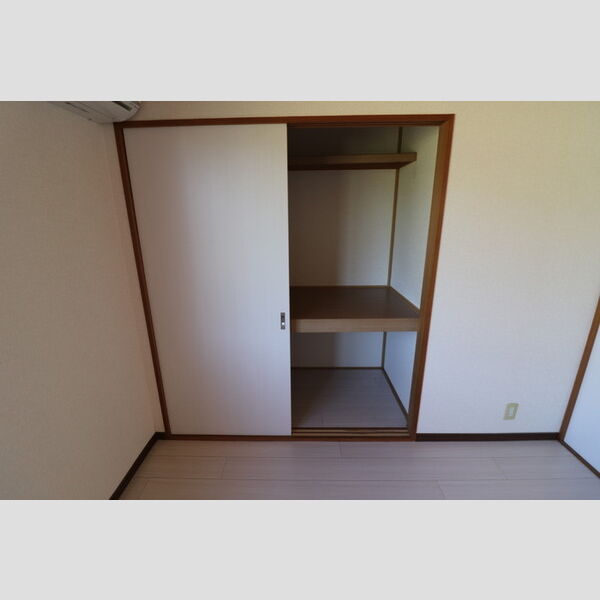 ユーハイツ103号室 洋室　押入