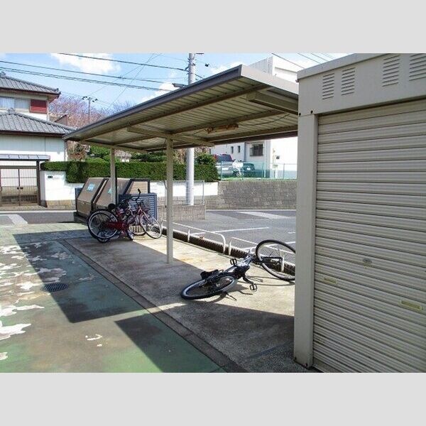 シュタインベルク　東館 駐輪場
