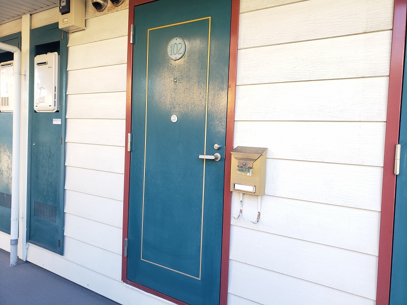 レオパレスＴＡＭＵＲＡ９８ 玄関