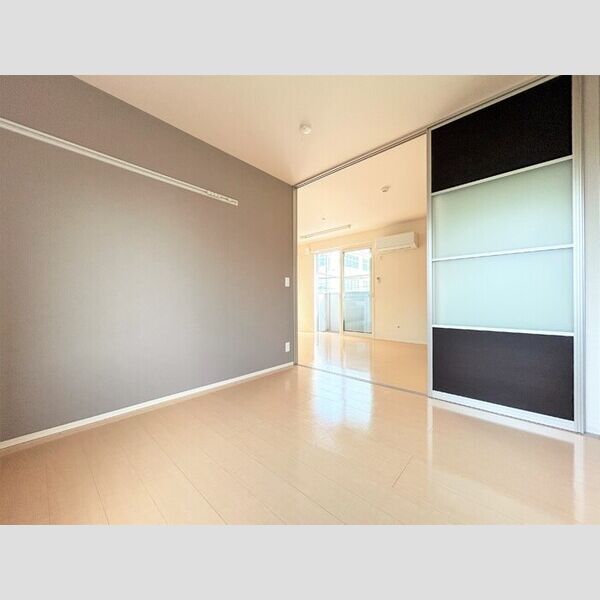 カルチェラタン201号室 洋室4.5帖、LDK9帖