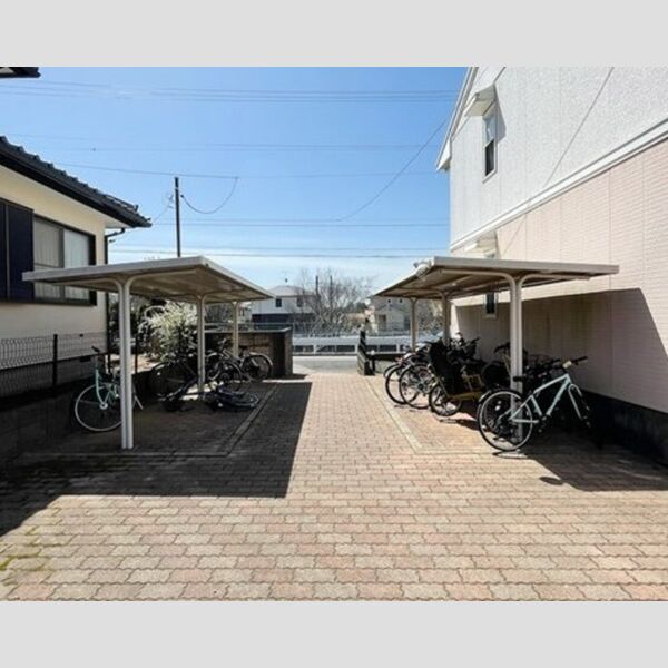 メゾンブランシュ　壱・弐番館 駐輪場